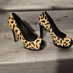 House Of Harlow 1960 Leopard Print Peep Toe Leather Cowhide Pumps Size 39 NWOT